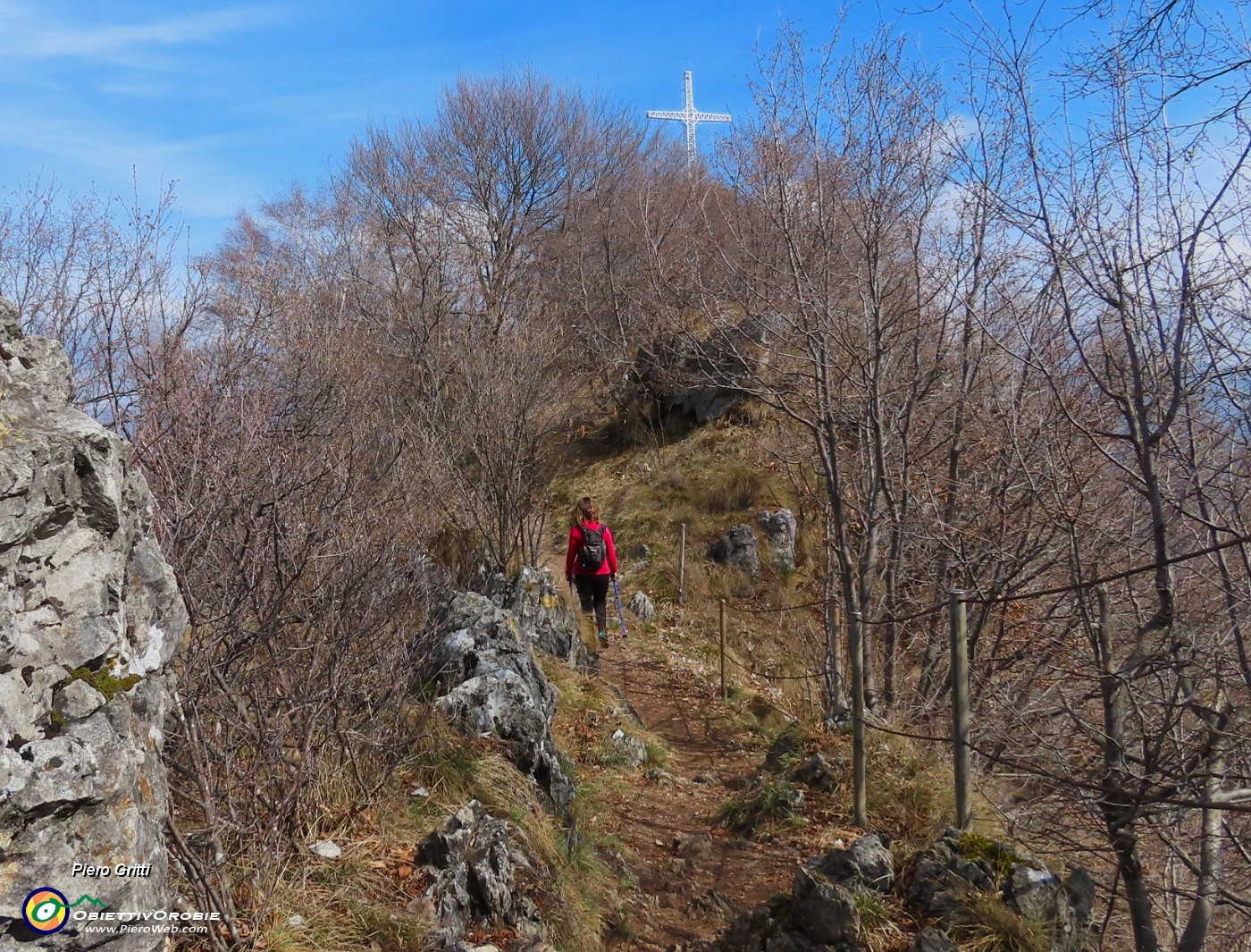 54 In vista della croce di vetta.JPG